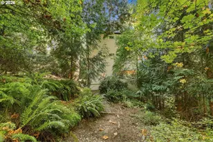 3921 SW Sweetbriar Dr, Portland, OR 97221 - Photo 48
