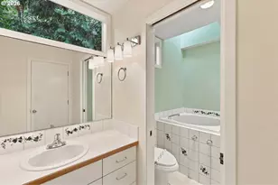 3921 SW Sweetbriar Dr, Portland, OR 97221 - Photo 36
