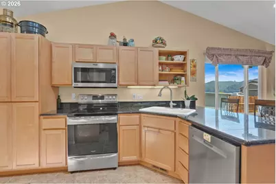 2288 11th St, Florence, OR 97439 - Photo 10