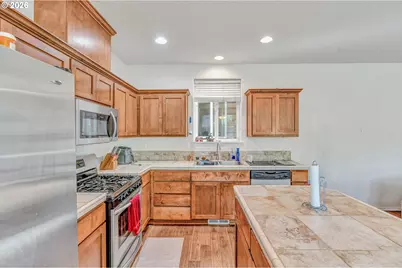 2278 SE 171st Ave, Portland, OR 97233 - Photo 6