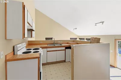 28460 Sutherlin Ln, Eugene, OR 97405 - Photo 8