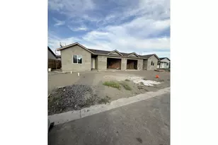 996 NE 10th Pl, Hermiston, OR 97838 - Photo 2