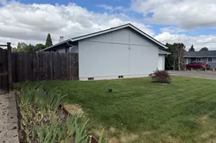 4478 Hilton Dr, Eugene, OR 97402 - Photo 4