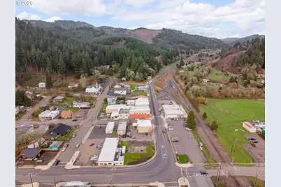 229 N First St, Drain, OR 97435 - Photo 10