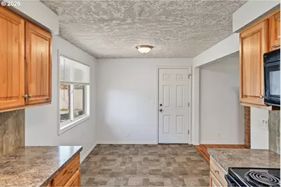 161 N 7th St, Jefferson, OR 97352 - Photo 12