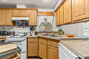 1225 W 10th Ave, Junction City, OR 97448 - Photo 12