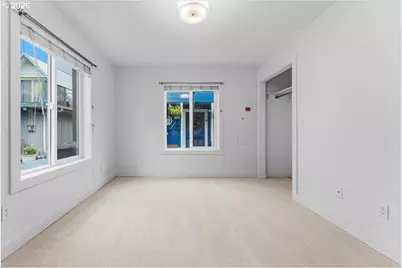 11700 N Island Cove Ln, Portland, OR 97217 - Photo 38