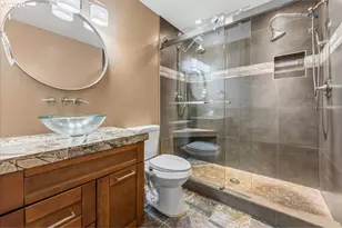 11700 N Island Cove Ln, Portland, OR 97217 - Photo 28