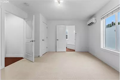 11700 N Island Cove Ln, Portland, OR 97217 - Photo 32