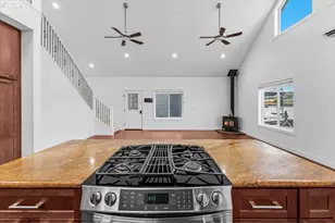 11700 N Island Cove Ln, Portland, OR 97217 - Photo 14