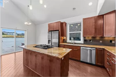 11700 N Island Cove Ln, Portland, OR 97217 - Photo 10
