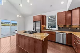 11700 N Island Cove Ln, Portland, OR 97217 - Photo 10