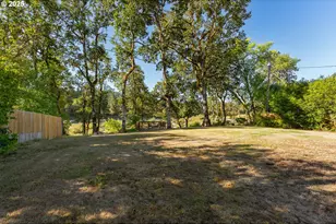 272 Rivershore Dr, Roseburg, OR 97470 - Photo 40