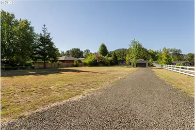 272 Rivershore Dr, Roseburg, OR 97470 - Photo 44