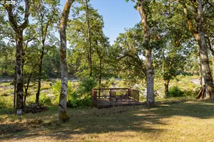 272 Rivershore Dr, Roseburg, OR 97470 - Photo 2