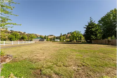 272 Rivershore Dr, Roseburg, OR 97470 - Photo 48