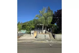 633 SE Kane St, Roseburg, OR 97470 - Photo 1
