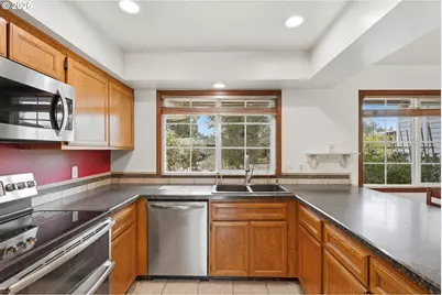 2055 SE Oak Crest Dr, Hillsboro, OR 97123 - Photo 12