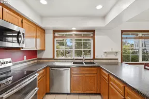 2055 SE Oak Crest Dr, Hillsboro, OR 97123 - Photo 12