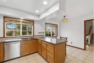 2055 SE Oak Crest Dr, Hillsboro, OR 97123 - Photo 14