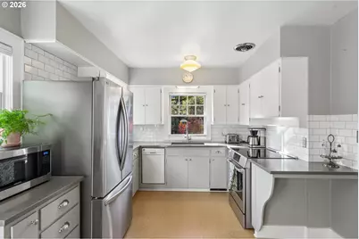 2807 NE Brazee St, Portland, OR 97212 - Photo 10