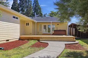 28821 Royal Ave, Eugene, OR 97402 - Photo 14