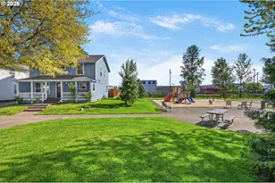 3198 Duke Snider Ave, Eugene, OR 97402 - Photo 38