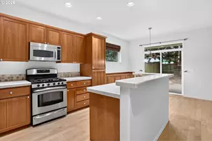 1026 SE Roundelay St, Hillsboro, OR 97123 - Photo 8