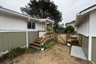 1992 18th St, Florence, OR 97439 - Photo 8