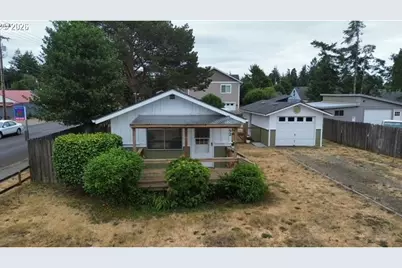 1992 18th St, Florence, OR 97439 - Photo 2