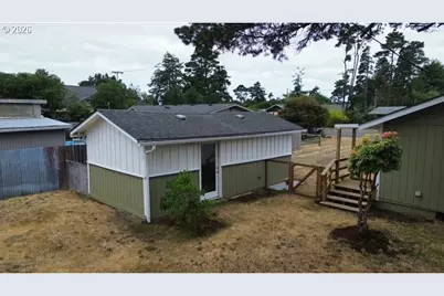 1992 18th St, Florence, OR 97439 - Photo 6