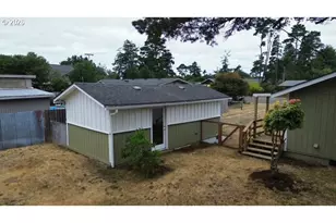 1992 18th St, Florence, OR 97439 - Photo 6