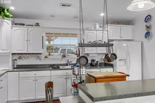 385 Church Rd, Sutherlin, OR 97479 - Photo 8