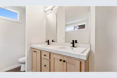 360 E 6th St E, Coquille, OR 97423 - Photo 10