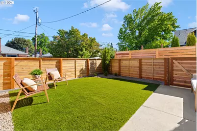 1522 NE Jarrett St #B, Portland, OR 97211 - Photo 2
