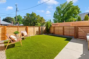 1522 NE Jarrett St, Portland, OR 97211 - Photo 2