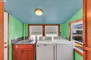 9224 N Polk Ave, Portland, OR 97203 - Photo 20