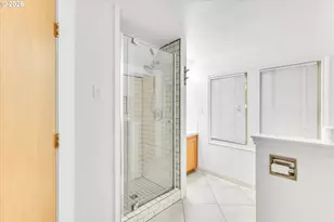 9224 N Polk Ave, Portland, OR 97203 - Photo 16
