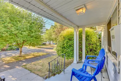 9224 N Polk Ave, Portland, OR 97203 - Photo 2