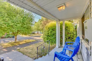 9224 N Polk Ave, Portland, OR 97203 - Photo 2