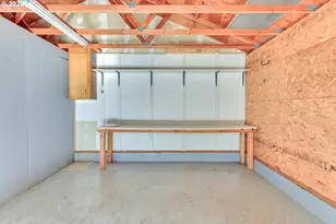 9224 N Polk Ave, Portland, OR 97203 - Photo 24