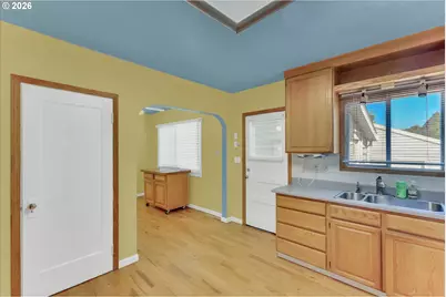 9224 N Polk Ave, Portland, OR 97203 - Photo 10