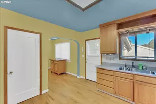 9224 N Polk Ave, Portland, OR 97203 - Photo 10