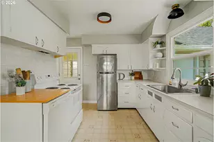 8345 SW Cashmur Ln, Portland, OR 97225 - Photo 10