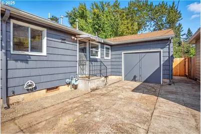 1307 E 5th St, Newberg, OR 97132 - Photo 6