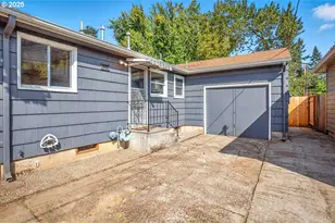 1307 E 5th St, Newberg, OR 97132 - Photo 6