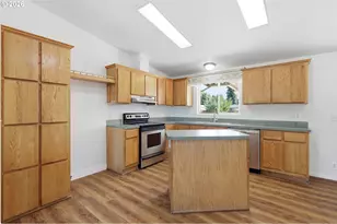 825 19th St, Springfield, OR 97477 - Photo 8