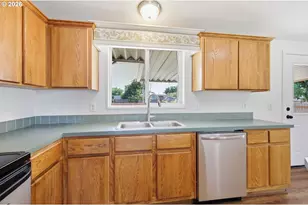 825 19th St, Springfield, OR 97477 - Photo 10