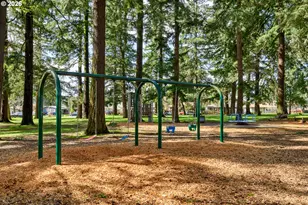 8647 NE Schuyler St, Portland, OR 97220 - Photo 36