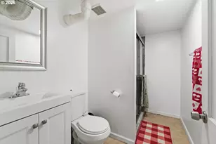 8647 NE Schuyler St, Portland, OR 97220 - Photo 26